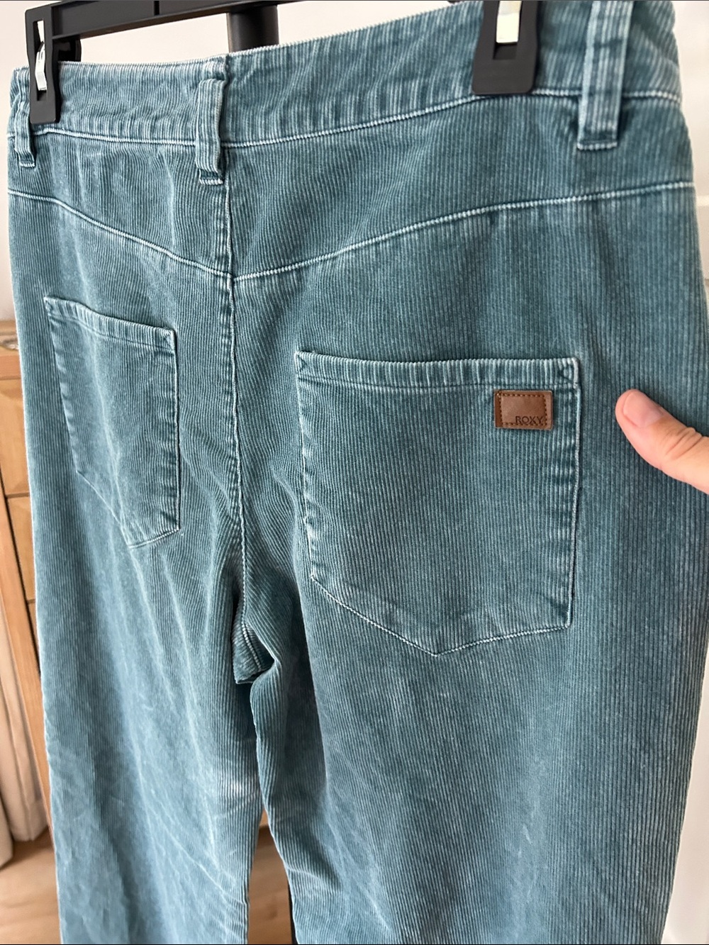 Roxy  Wide Leg Corduroy Pant. Size 29. 31” inseam. Slight stretch. - Picture 4 of 6